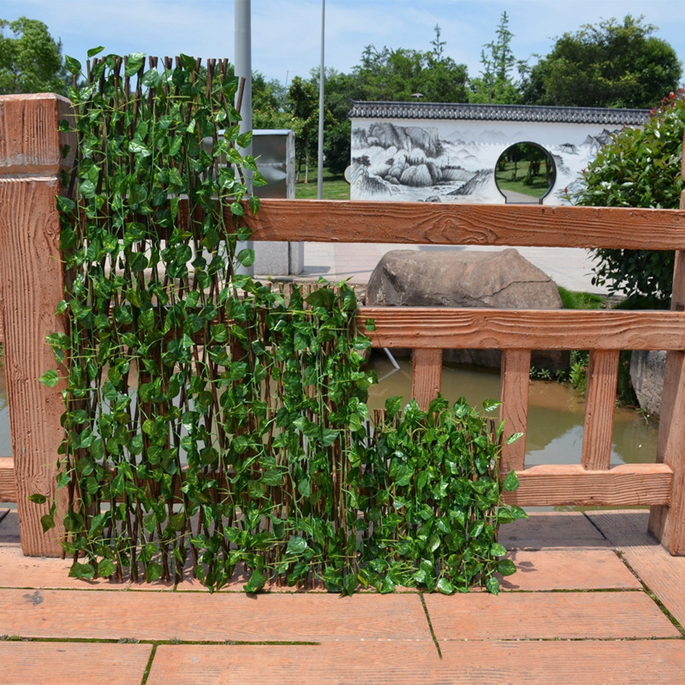 Künstlicher Gartenzaun mit Efeu – Flexibler Sichtschutz für Balkon und Terrasse