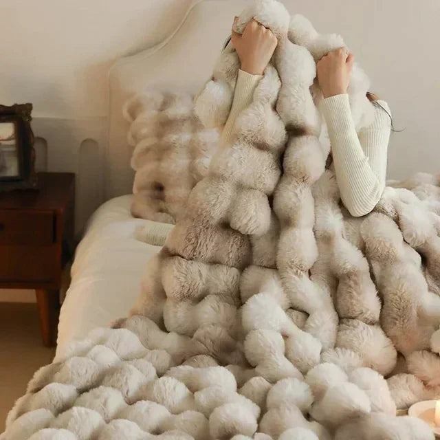 Kuchelige Kunstfell-Kuscheldecke