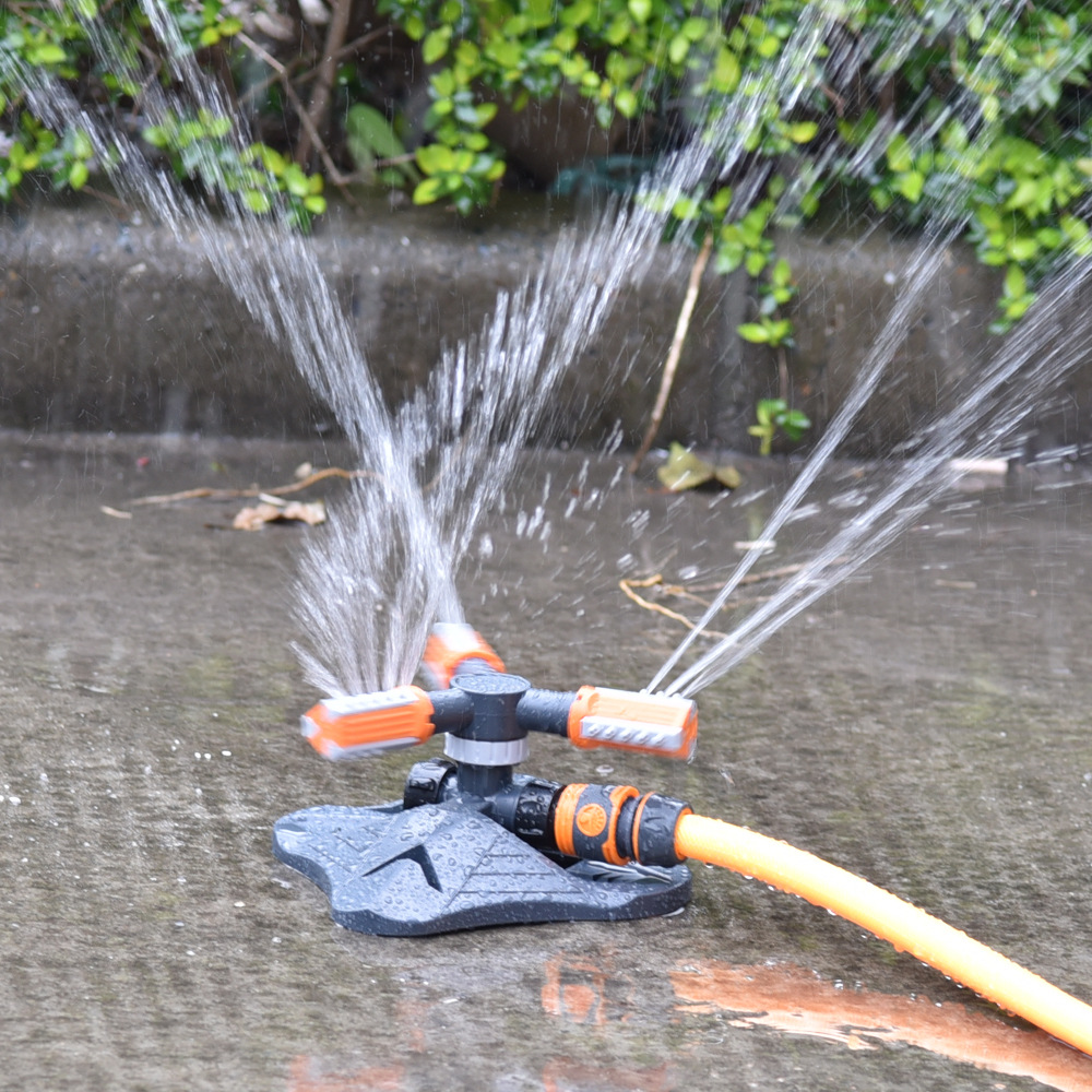 Drehbarer Garten-Sprinkler mit 3 Düsen – Effizienter Bewässerungssprinkler für Rasen und Garten