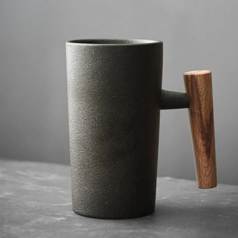 Nordische Design Tasse – Minimalistische Keramiktasse mit Holzgriff