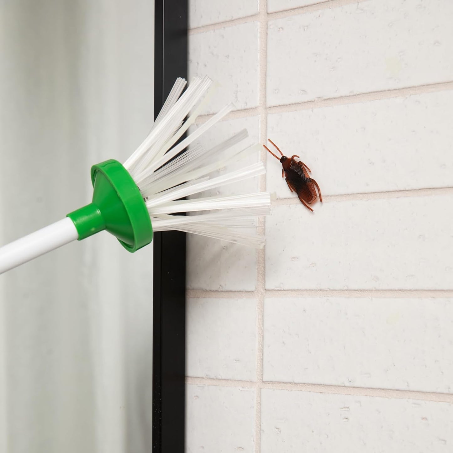 Praktisches Insektenentfernungswerkzeug – Insektenfalle mit Teleskopgriff für eine sichere Anwendung