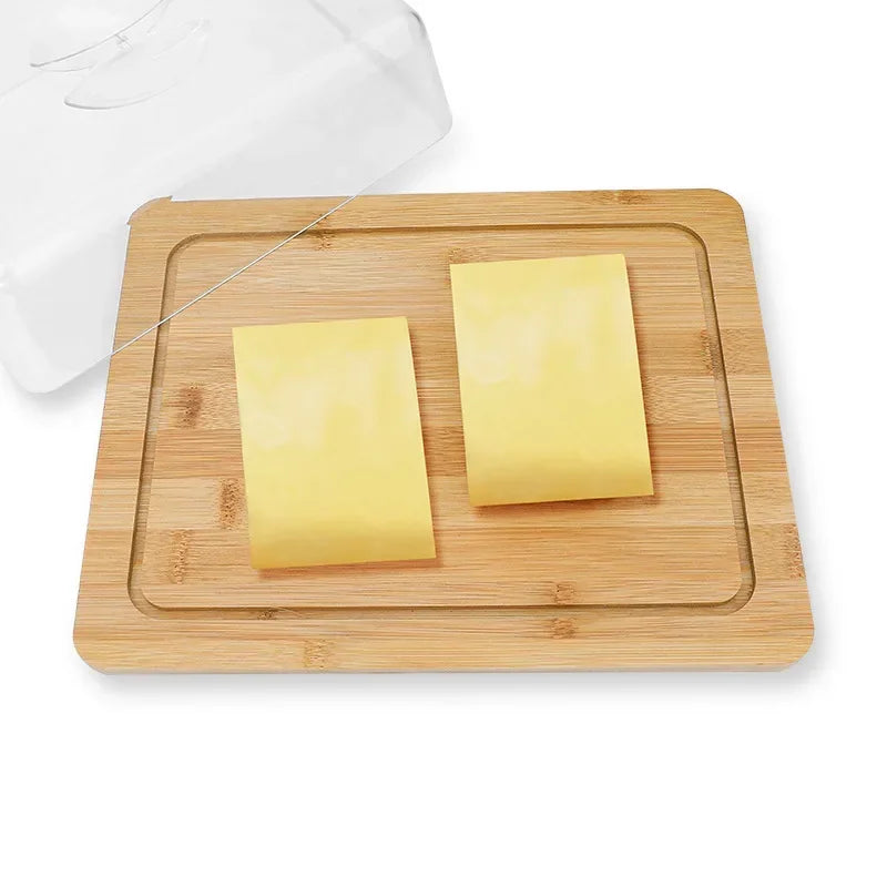 Rechteckige Käse und Butterdose mit Bambusbrett