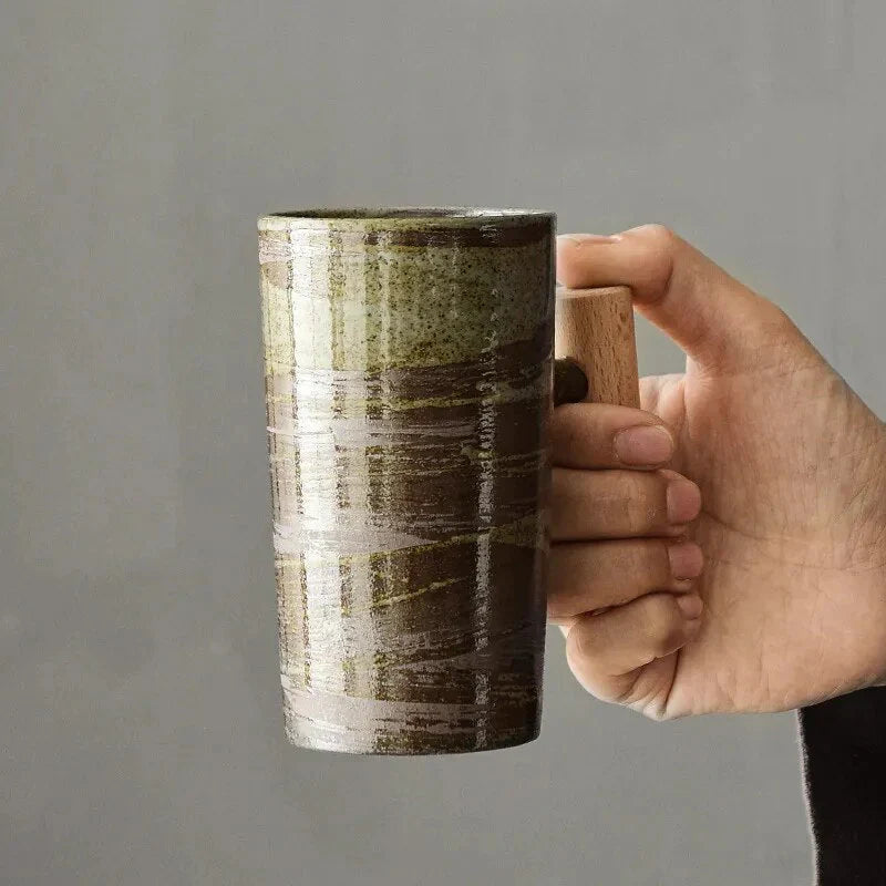 Nordische Design Tasse – Minimalistische Keramiktasse mit Holzgriff