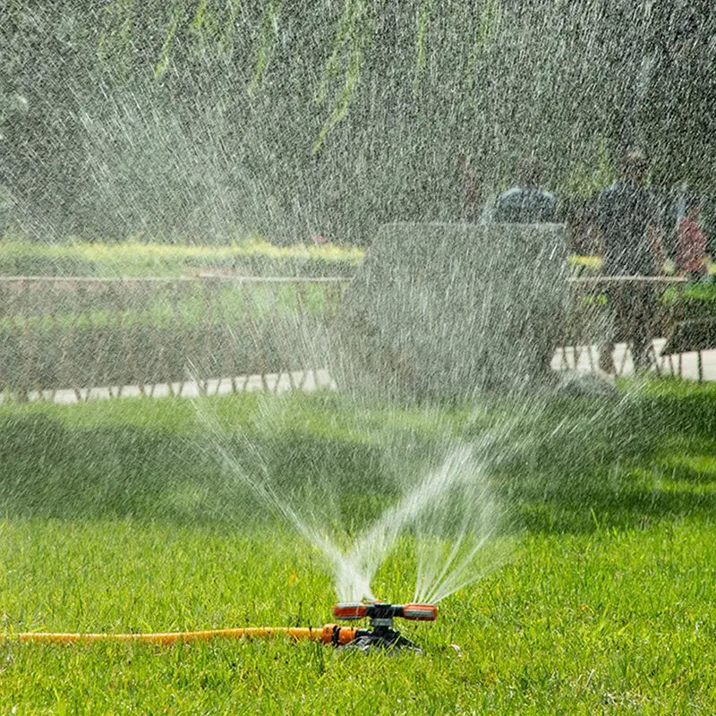 Drehbarer Garten-Sprinkler mit 3 Düsen – Effizienter Bewässerungssprinkler für Rasen und Garten