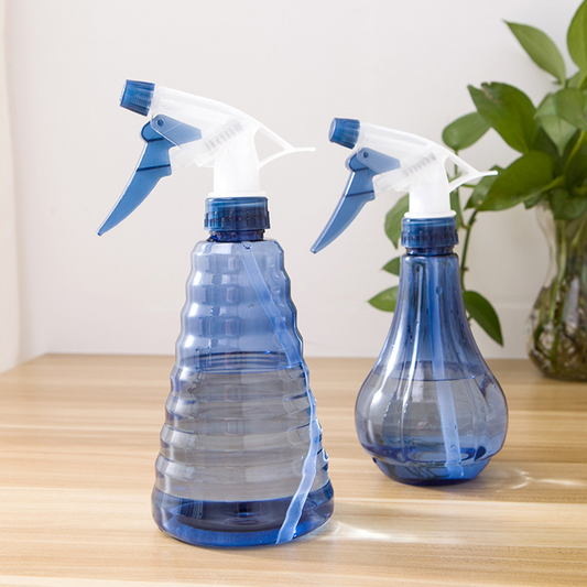 Verstellbare Sprühflasche mit ergonomischem Griff für einfache Handhabung und vielseitigen Einsatz