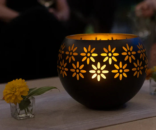 Blumenmuster Kerzenlampe – Dekorative LED Tischlampe für Stilvolle Beleuchtung