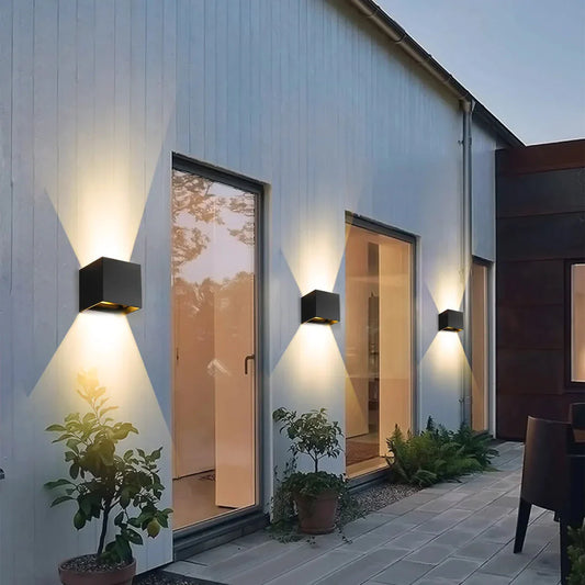 Moderne LED Wandleuchte im Kubus Design